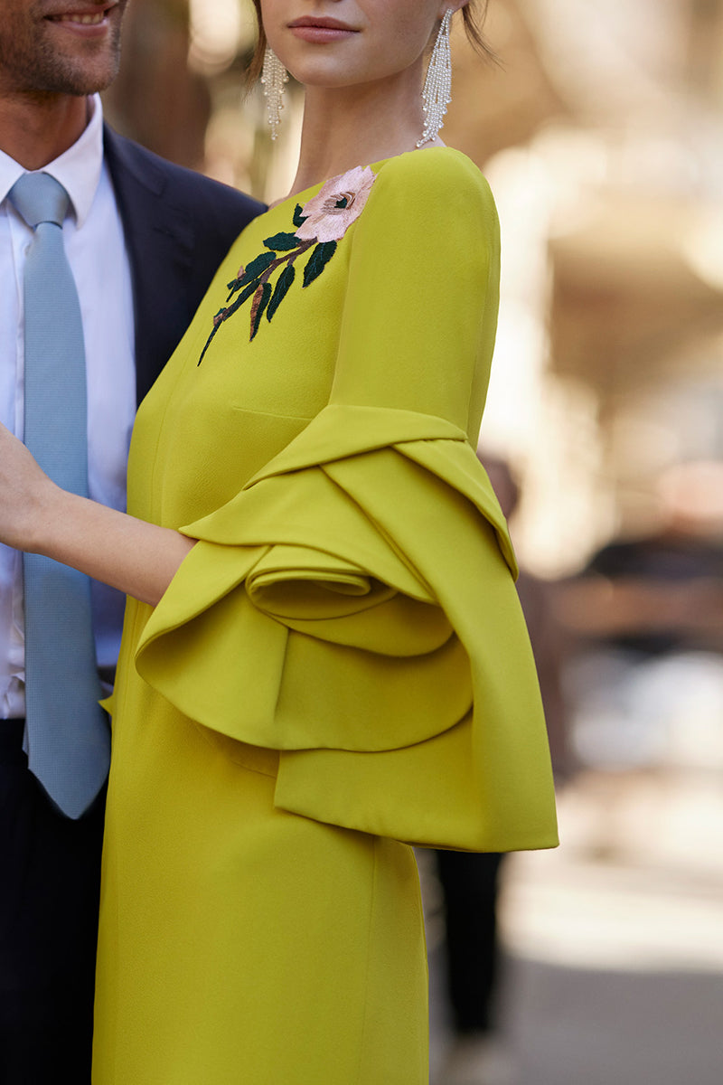 Chic Round Ruffled 3/4 Sleeves Appliques With Side Slit Cocktail Dress QM3343