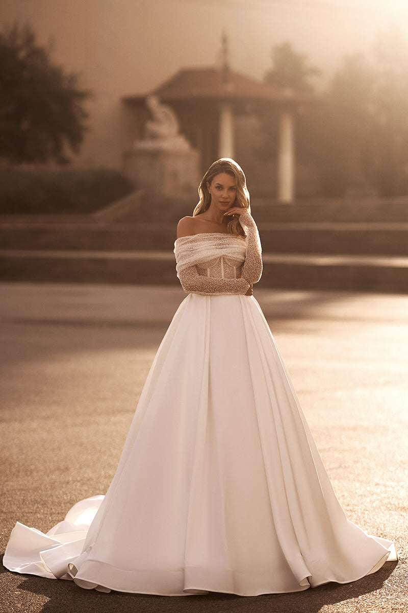A line Off the Shoulder Long Sleeves Rustic Wedding Dress with Court Train QW0850 US4 / White A line Off the Shoulder Long Sleeves Rustic Wedding Dress with Court Train QW0850 US4 / White