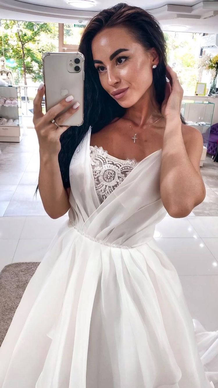 Strapless Lace Appliques A-line Rustic Wedding Dresses Bridal Gown QW2225|SQOSA