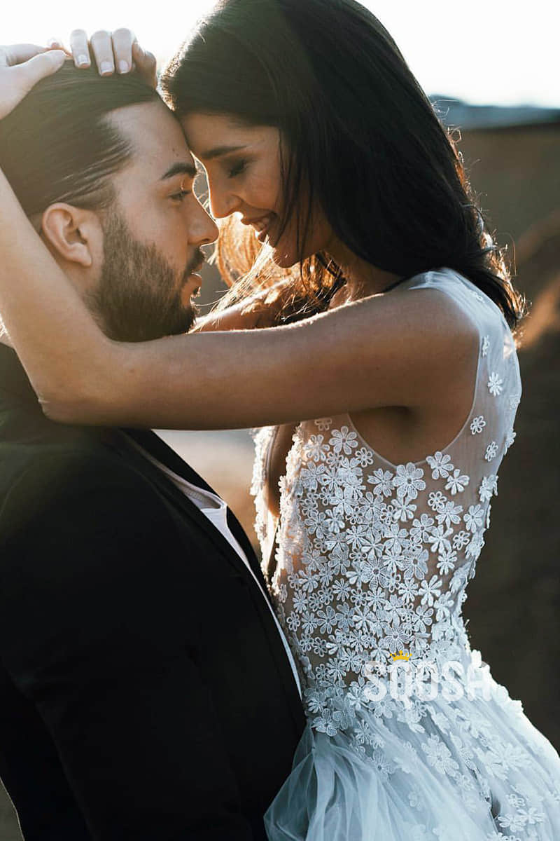 Sexy V-neck 3D Appliques Tulle AA-line Bohemian Wedding Dress QW2430|SQOSA