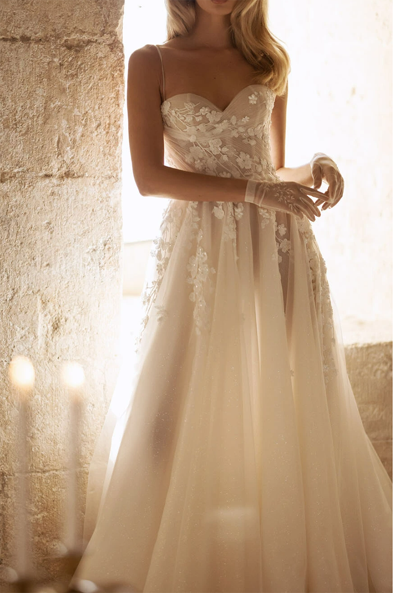 A Line Sweetheart Appliques Rustic Wedding Dress with Court Train Bridal Gown QW2229 US8 / Custom Color A Line Sweetheart Appliques Rustic Wedding Dress with Court Train Bridal Gown QW2229 US8 / Custom Color